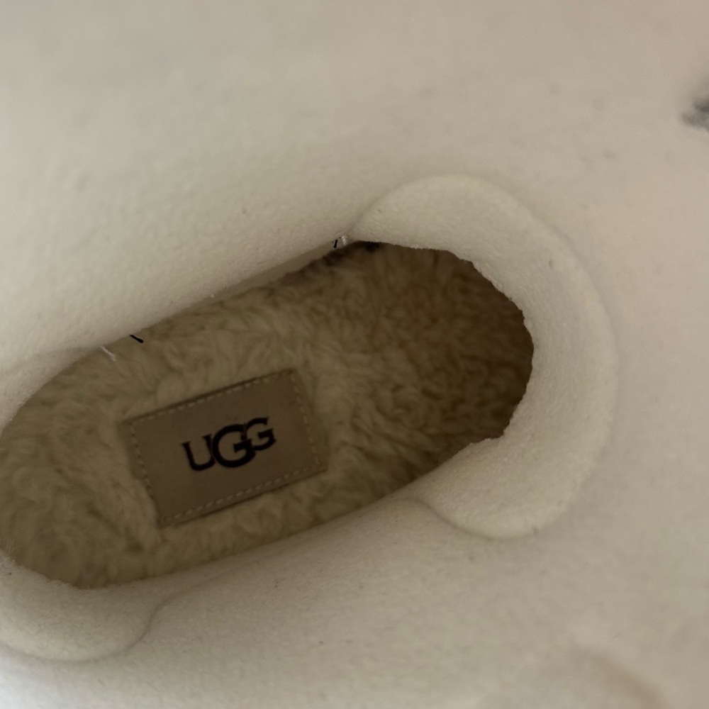 UGG women size 8 White Rain Boots never worn - Picture 4 of 7